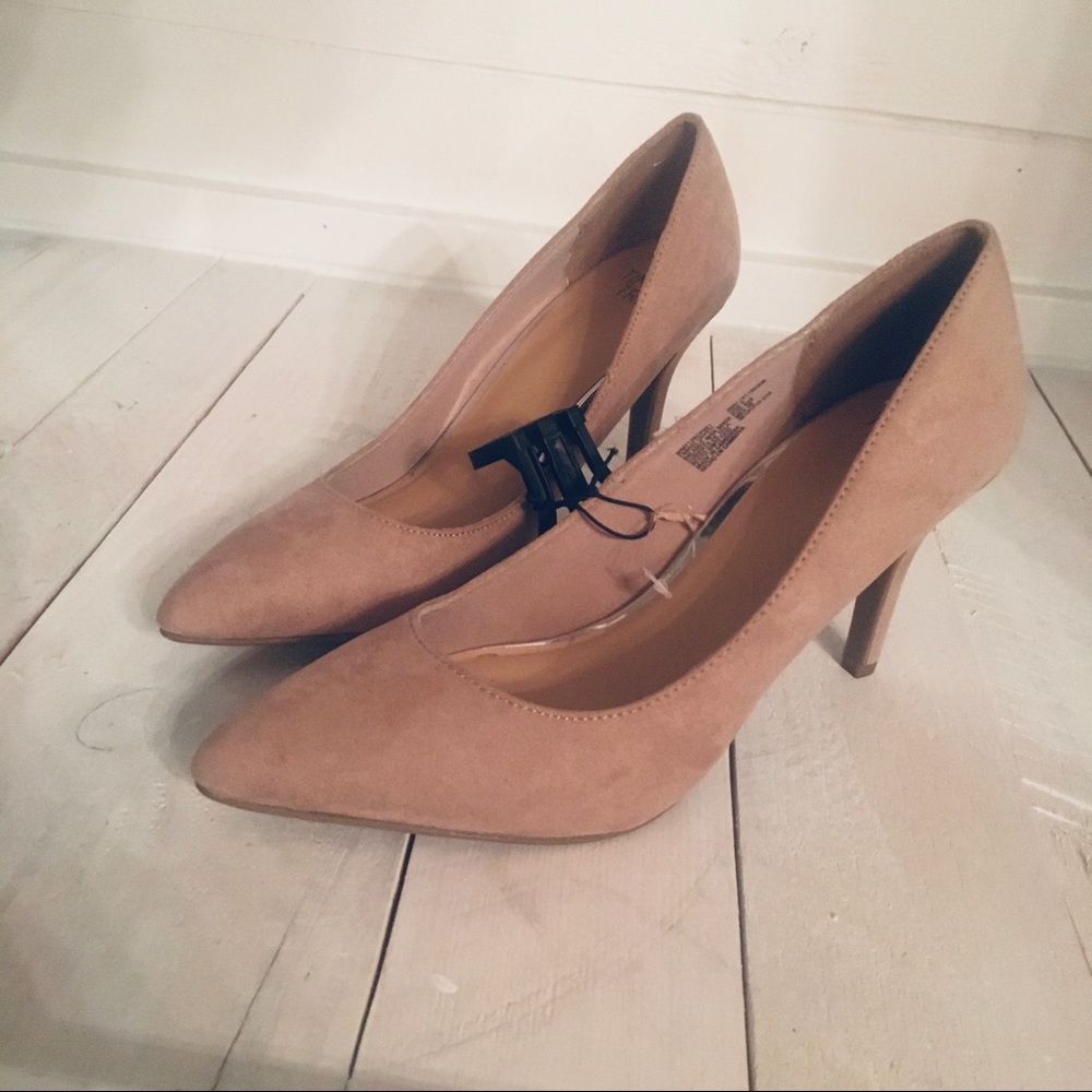 {nude pumps} sz 9